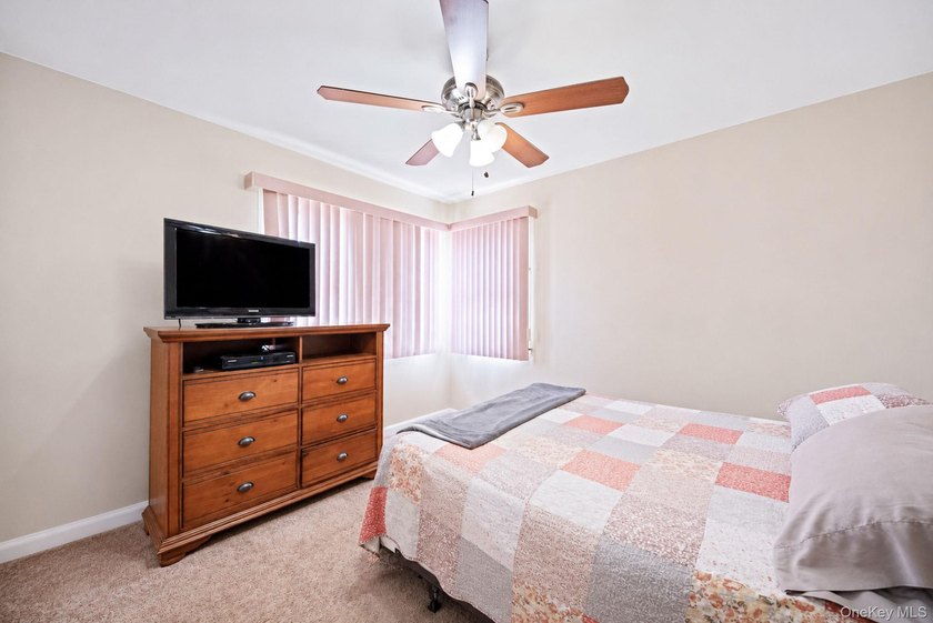 Super opportunity to own well maintained ranch style home in - photo 34