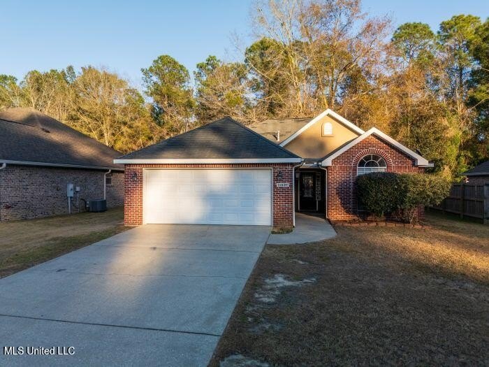 Welcome to Azalea Trace! This 3 bedroom 2 bath home is situated - photo 3