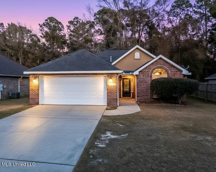 Welcome to Azalea Trace! This 3 bedroom 2 bath home is situated - photo 4
