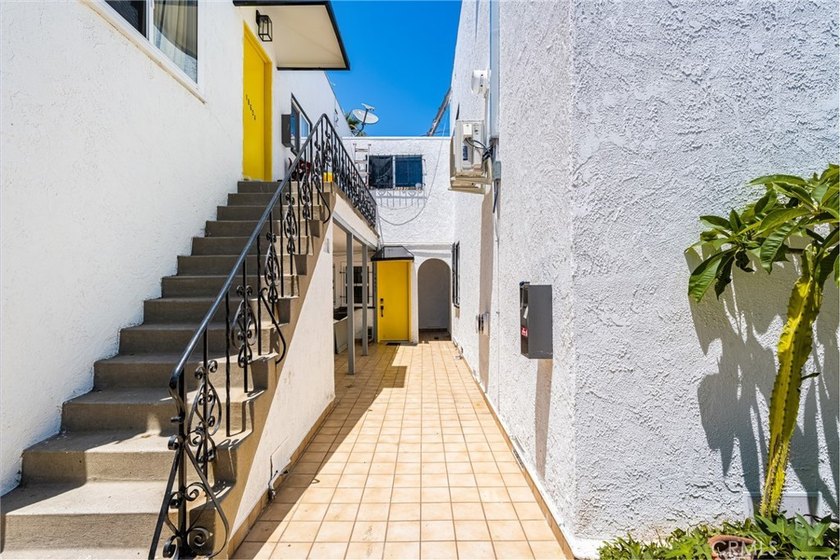 Prime mixed-use property for sale in Long Beach! This versatile - photo 4