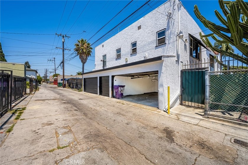 Prime mixed-use property for sale in Long Beach! This versatile - photo 5