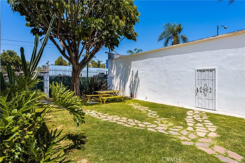 Prime mixed-use property for sale in Long Beach! This versatile - photo 6