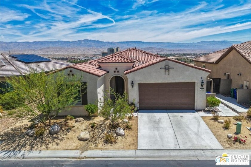 Luxury Desert Retreat with OWNED SOLAR, Private Pool &amp; Spa, and - photo 12