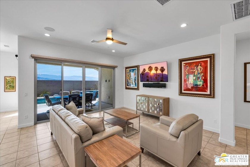 Luxury Desert Retreat with OWNED SOLAR, Private Pool &amp; Spa, and - photo 14