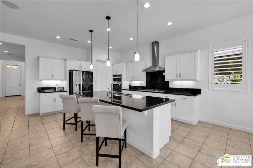 Luxury Desert Retreat with OWNED SOLAR, Private Pool &amp; Spa, and - photo 17