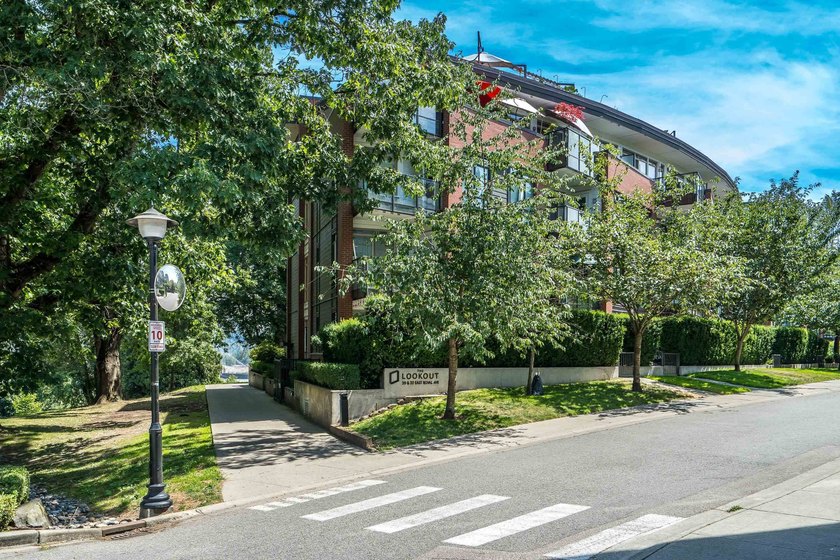 Welcome to The Lookout at Victoria Hill. This 2 bedroom + den, 2 - photo 10