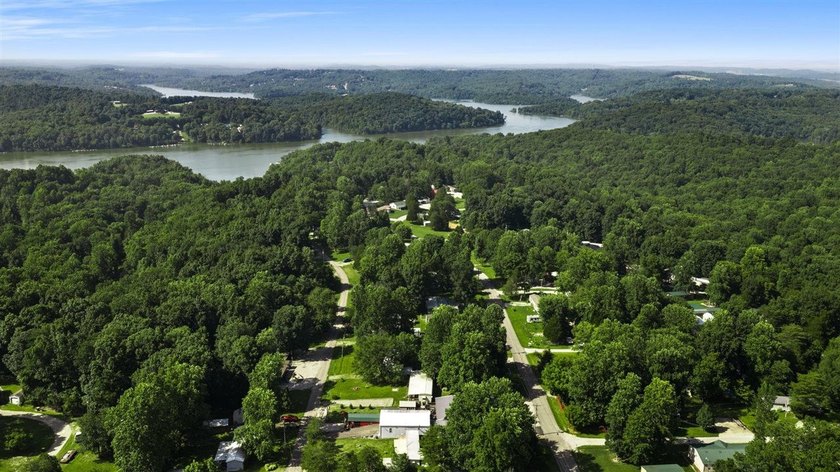 Welcome to 377 Lake View Drive in Sunset Harbor on beautiful - photo 17
