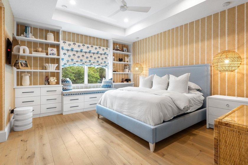 Exceptionally upgraded and completely turnkey, this designer - photo 17