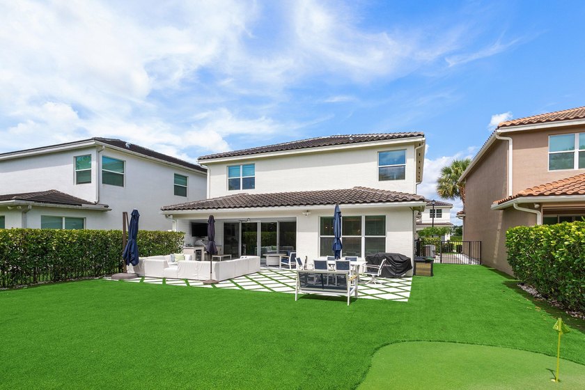 Exceptionally upgraded and completely turnkey, this designer - photo 31