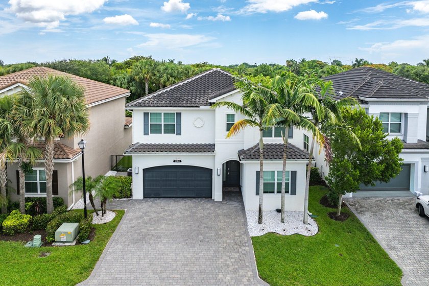 Exceptionally upgraded and completely turnkey, this designer - photo 33