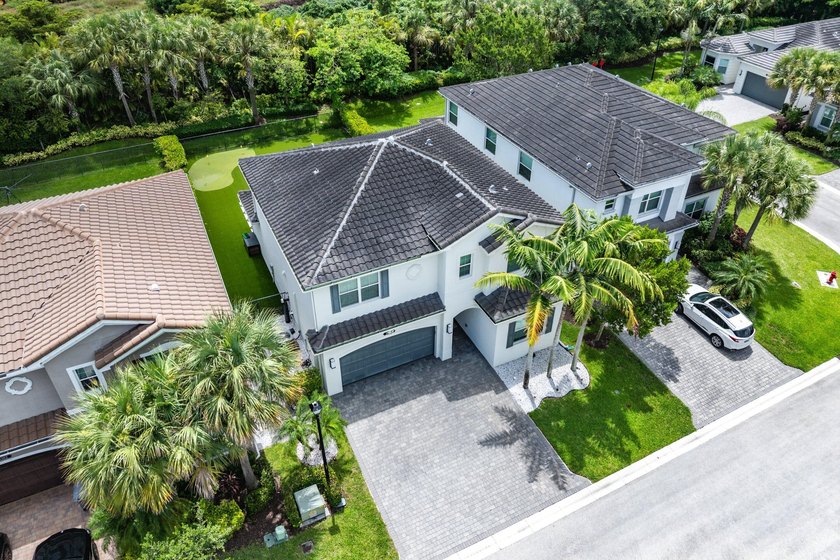 Exceptionally upgraded and completely turnkey, this designer - photo 35