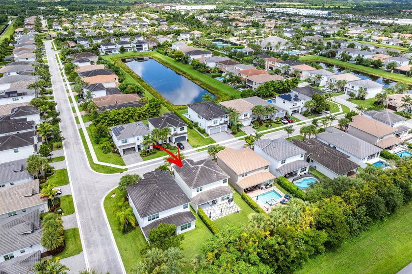 Exceptionally upgraded and completely turnkey, this designer - photo 39