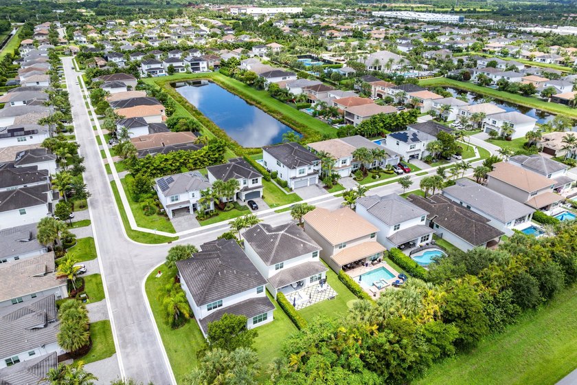 Exceptionally upgraded and completely turnkey, this designer - photo 40