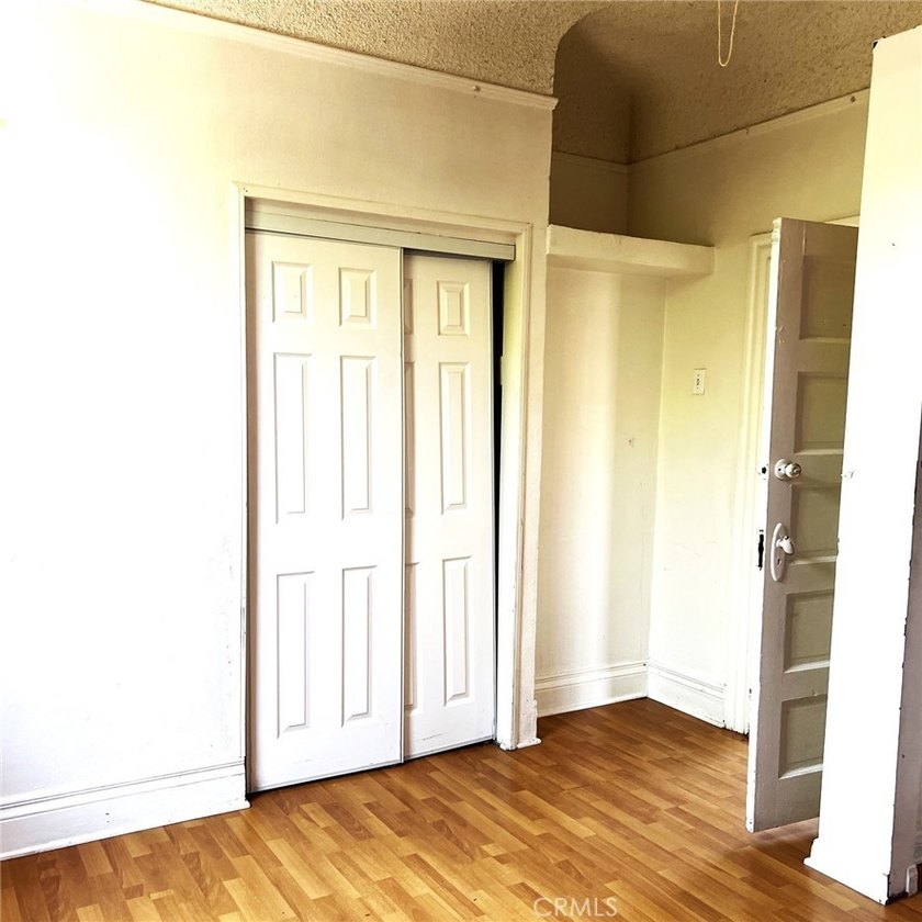 Absolutely great value for 2 houses on one lot. Front home is a - photo 9