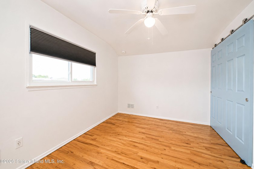 Welcome to 308 Travis Avenue, Staten Island, NY a beautifully - photo 18