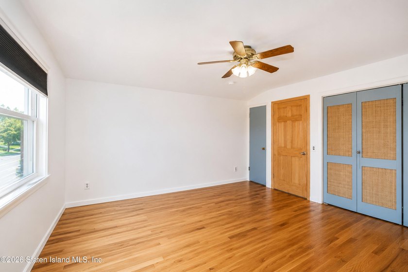 Welcome to 308 Travis Avenue, Staten Island, NY a beautifully - photo 25