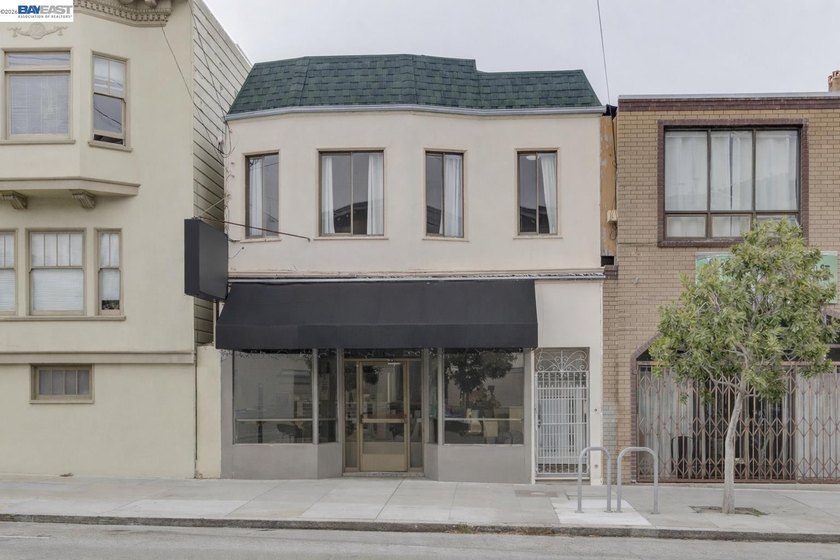 GREAT INVESTMENT! Live upstairs. Rent downstairs. Let San - photo 2