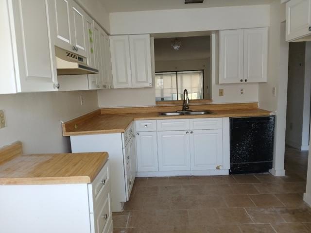 Located in a nicely maintained neighborhood. This condo - photo 3
