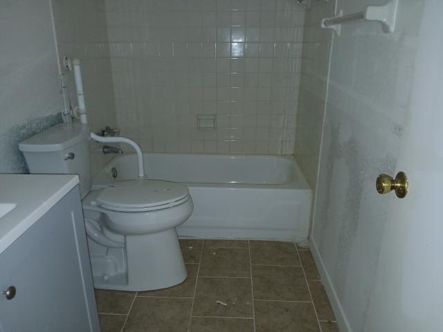 Located in a nicely maintained neighborhood. This condo - photo 7