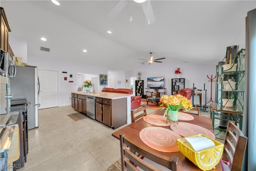 NO FLOOD ZONE! Built in 2018, this 4-bedroom, 3-bath home offers - photo 12