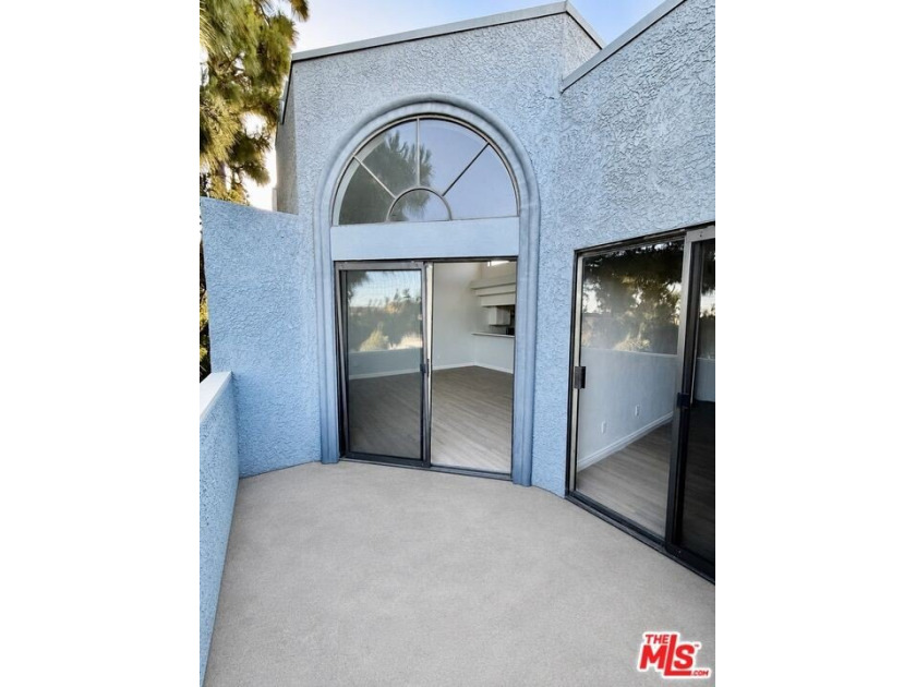 Fully remodeled 1 bed, 1 bath condo. Upgraded from head to toe a - photo 15