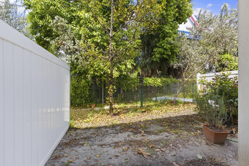 Outstanding opportunity for a 3-bedroom, 2.5-bathroom townhome - photo 20
