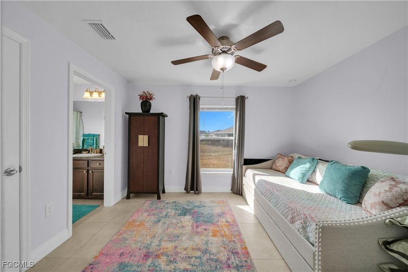 NO FLOOD ZONE! Built in 2018, this 4-bedroom, 3-bath home offers - photo 22
