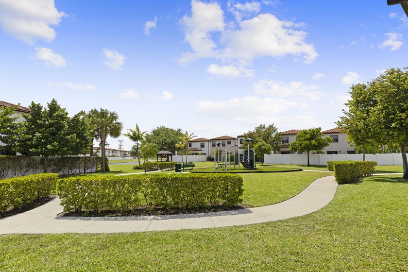 Outstanding opportunity for a 3-bedroom, 2.5-bathroom townhome - photo 31