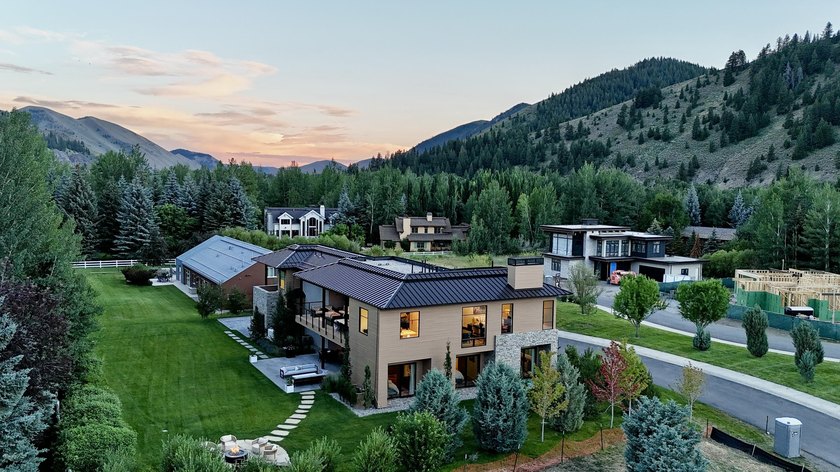 Custom home completed in 2022 and thoughtfully designed by Jim - photo 44