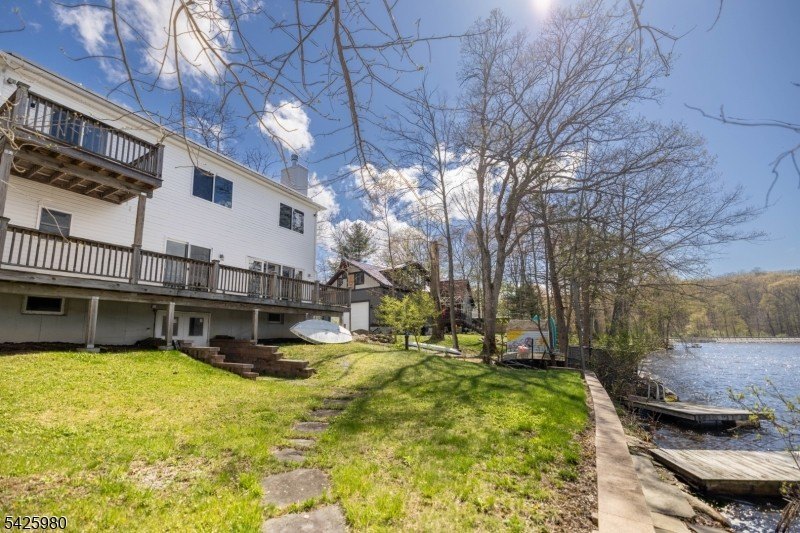 LAKE FRONT! Water views from almost every room! Welcome to 14 E - photo 37