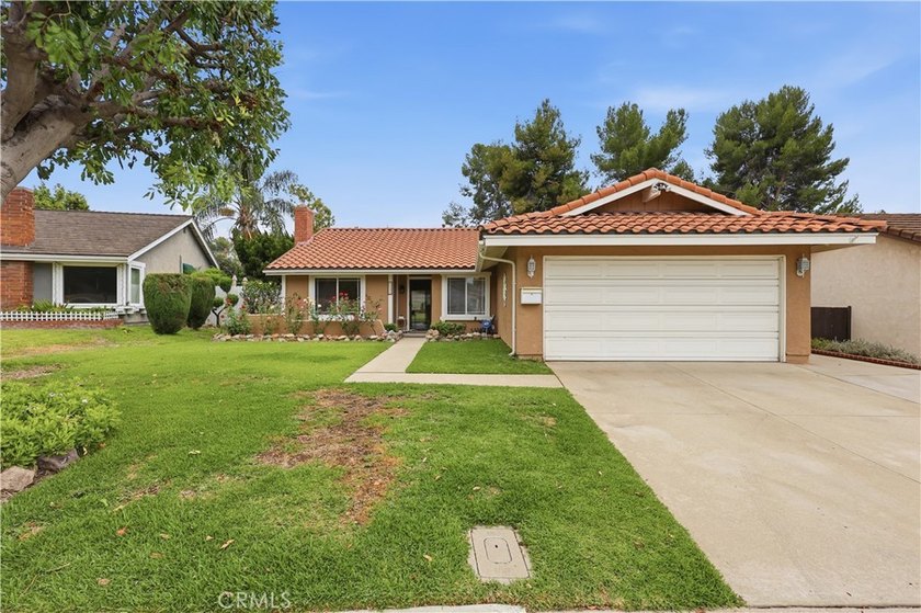 Beautiful single-story home in the desirable Via Verde area of - photo 2
