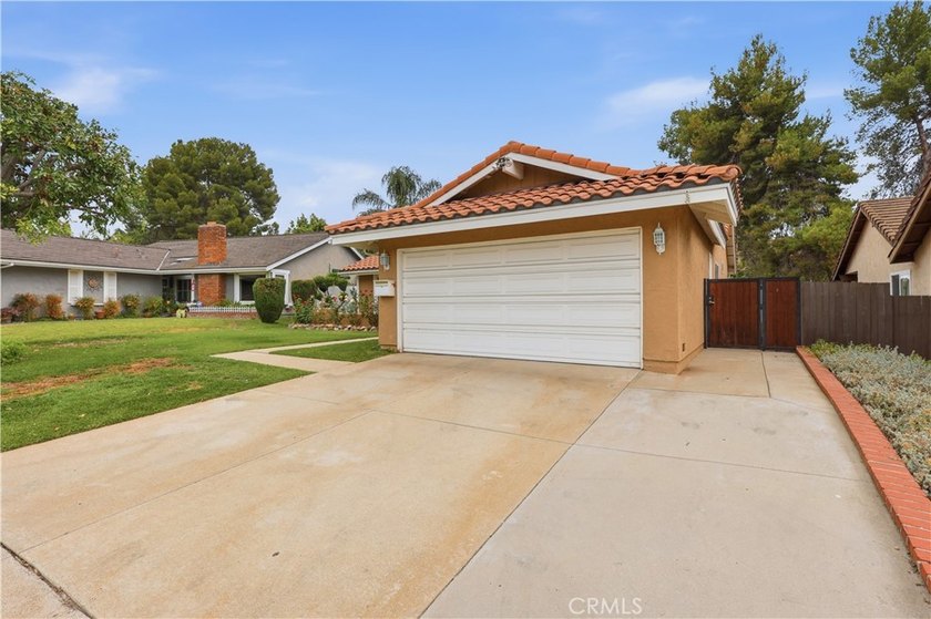 Beautiful single-story home in the desirable Via Verde area of - photo 3