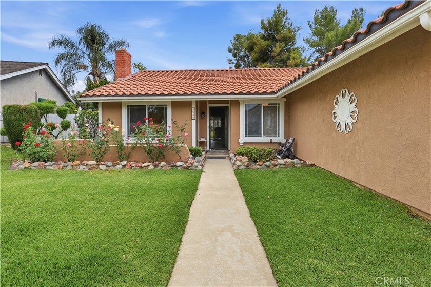 Beautiful single-story home in the desirable Via Verde area of - photo 4