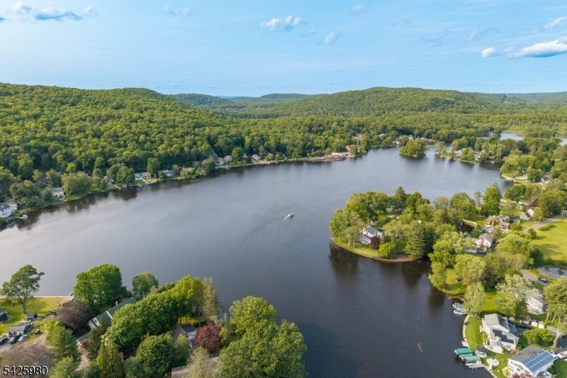 LAKE FRONT! Water views from almost every room! Welcome to 14 E - photo 46