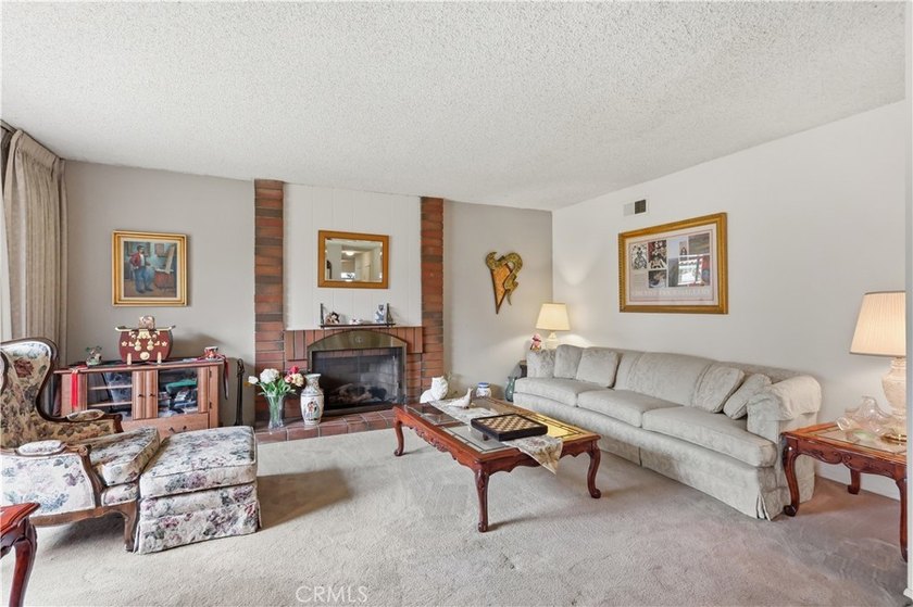 Beautiful single-story home in the desirable Via Verde area of - photo 7