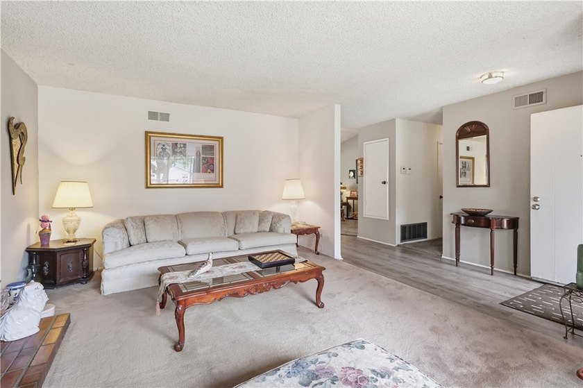 Beautiful single-story home in the desirable Via Verde area of - photo 8