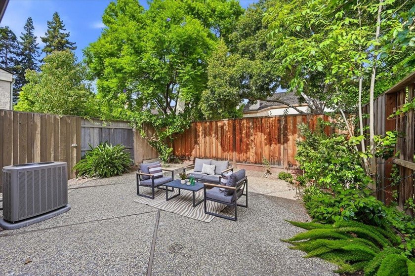 Beautifully updated 3-bedroom, 2.5-bath home in the highly - photo 13