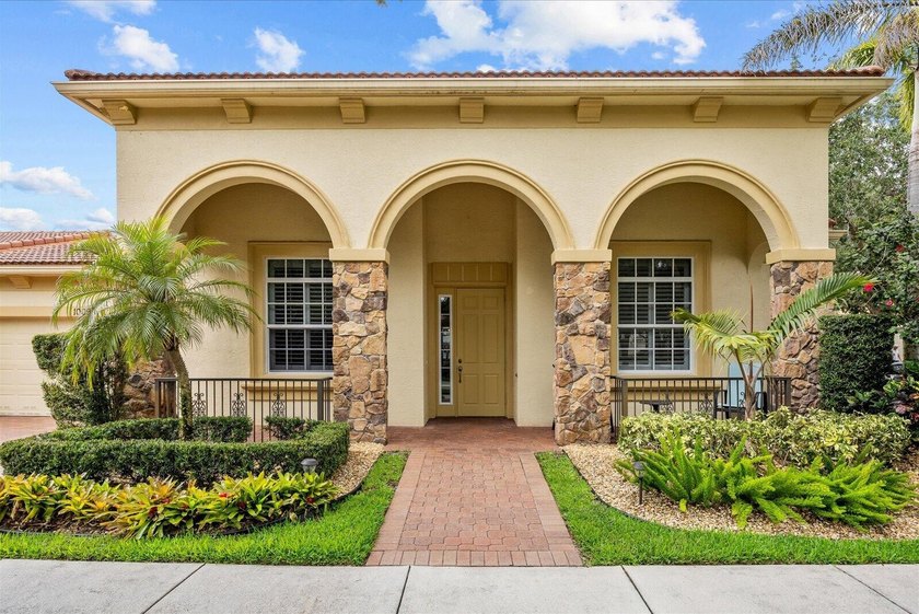 Welcome to this beautifully maintained 3/2.5 home offering - photo 4