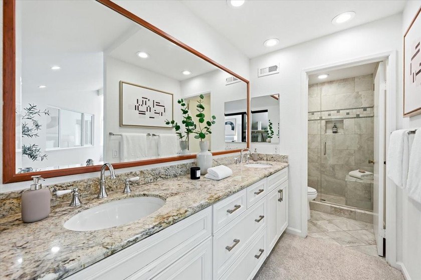 Beautifully updated 3-bedroom, 2.5-bath home in the highly - photo 17