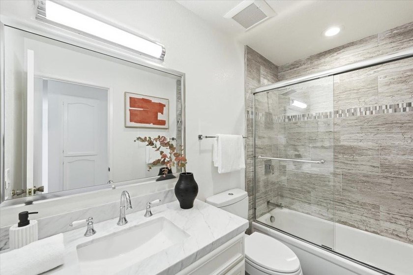 Beautifully updated 3-bedroom, 2.5-bath home in the highly - photo 18