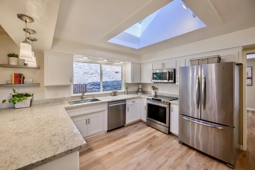 Beautifully updated custom home with breathtaking valley and - photo 9
