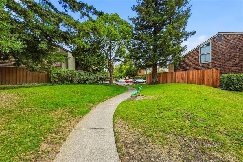 Beautifully updated 3-bedroom, 2.5-bath home in the highly - photo 30