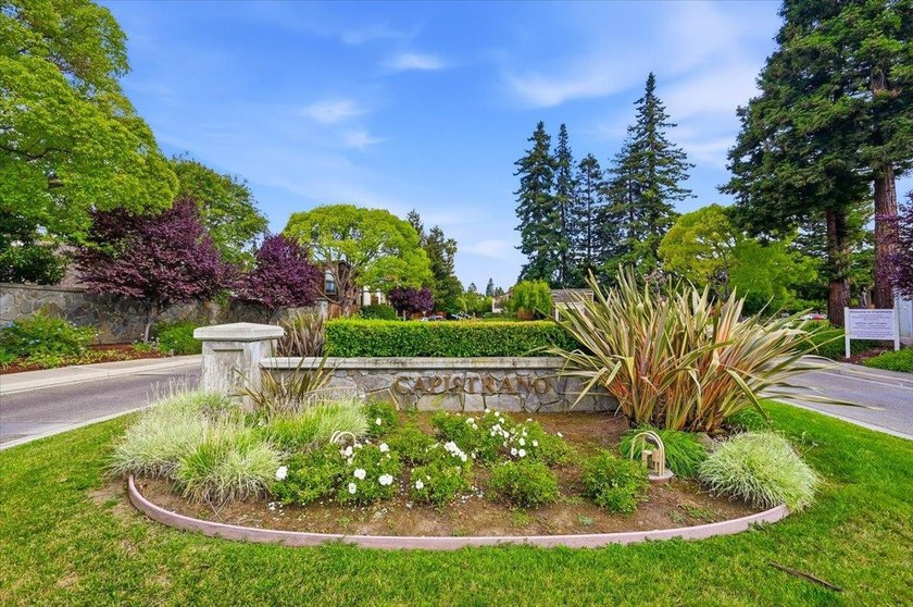 Beautifully updated 3-bedroom, 2.5-bath home in the highly - photo 31