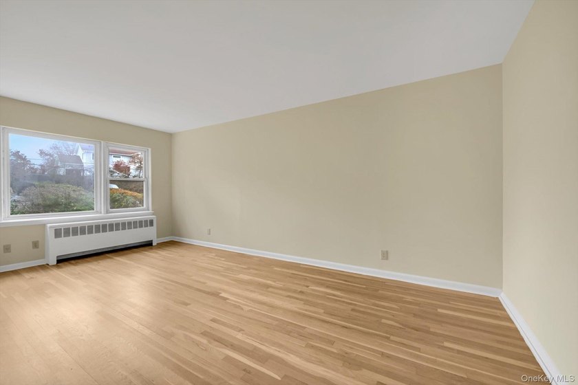 Top-floor 1-bedroom co-op in the well-maintained Whitewood - photo 4