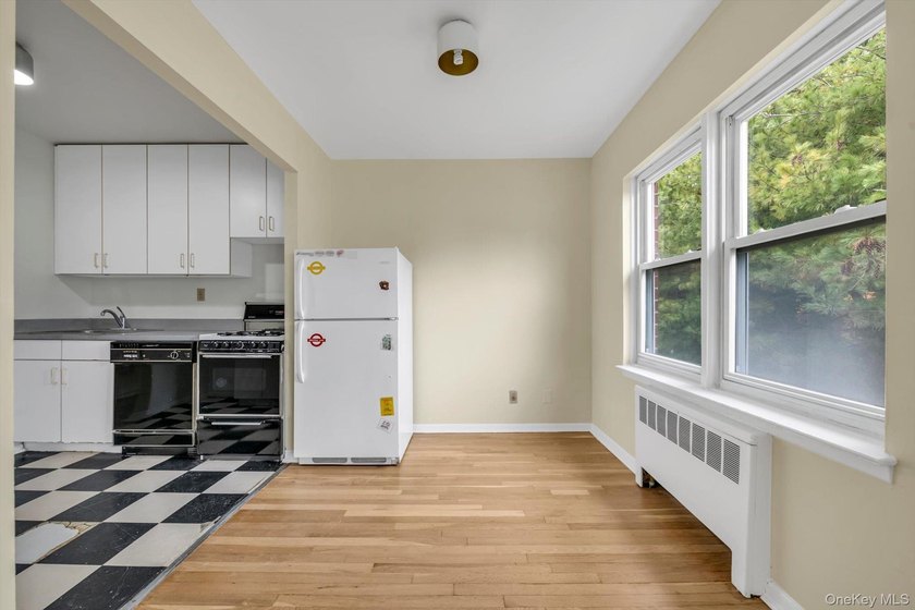 Top-floor 1-bedroom co-op in the well-maintained Whitewood - photo 6