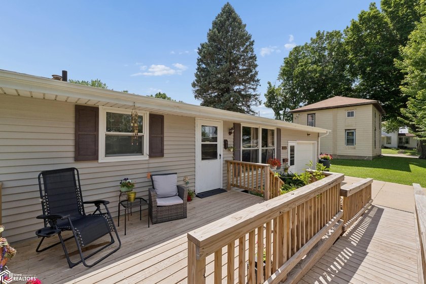 Move-in ready ranch with room to grow! This 2 bedroom, 2 bath - photo 3