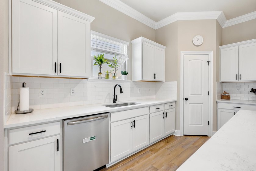 Experience comfort and convenience in this meticulously - photo 15