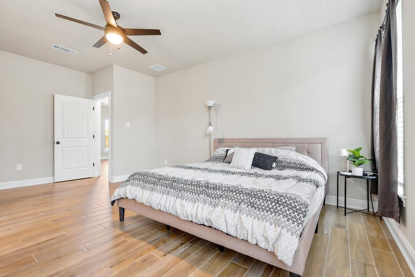 Experience comfort and convenience in this meticulously - photo 17