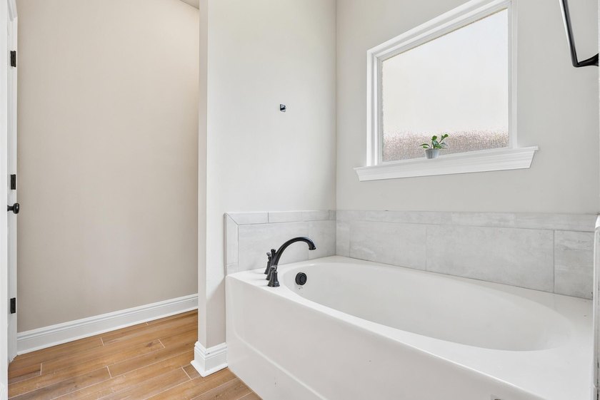 Experience comfort and convenience in this meticulously - photo 21