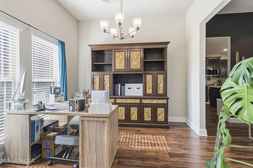 Huge Price Reduction! The Sellers are being relocated and said - photo 2